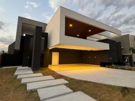 Sobrado-Condomínio em Residencial Alphaville II