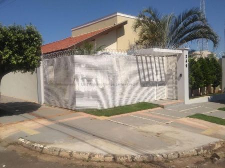 Casa-Térrea em Jardim São Lourenço