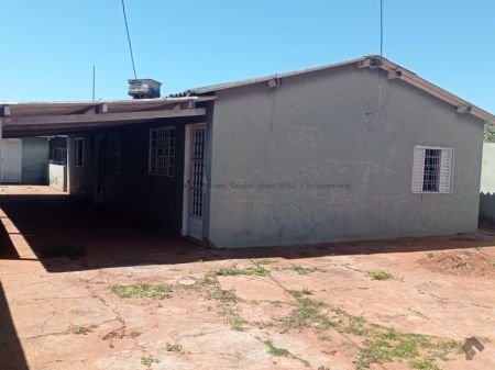 Casa-Térrea em Jardim Montevidéu
