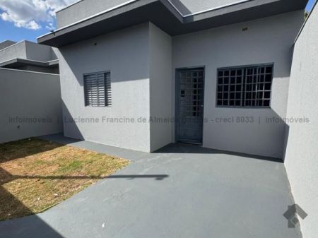 Casa-Térrea em Aero Rancho