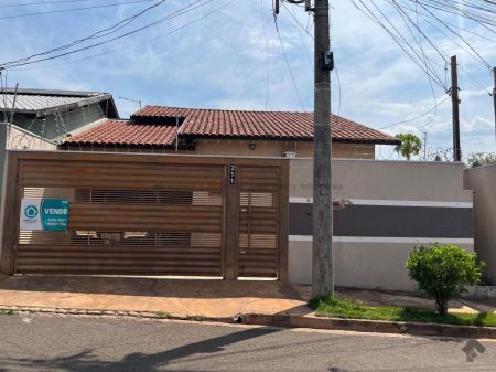 Casa-Térrea em Monte Castelo
