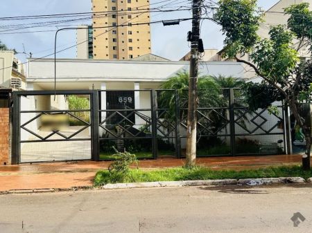 Casa-Térrea em Centro