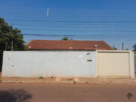Casa-Térrea em Aero Rancho