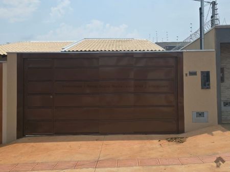 Casa-Térrea em Monte Castelo