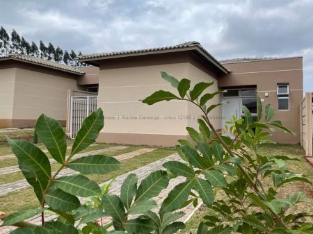 Casa-Térrea-Condomínio em Novos Estados