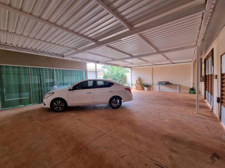 Casa-Térrea em Aero Rancho