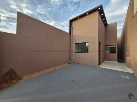 Casa-Térrea em Vila Santa Luzia