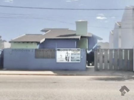 Casa-Térrea em Chácara Cachoeira