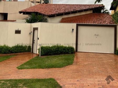 Casa-Térrea em Santa Fé