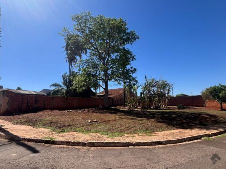 Terreno em Jardim Jockey Club