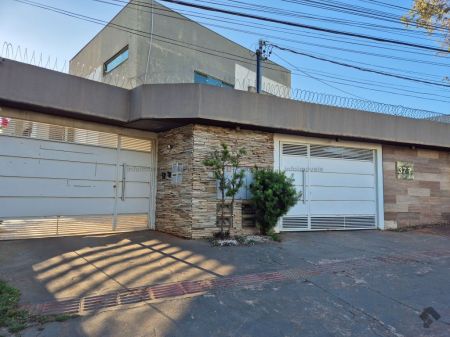 Sobrado-Condomínio em Monte Castelo
