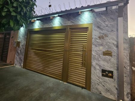 Casa-Térrea em Aero Rancho