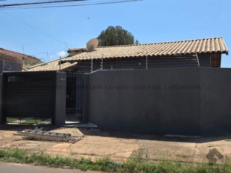 Casa-Térrea em Vila Vilas Boas