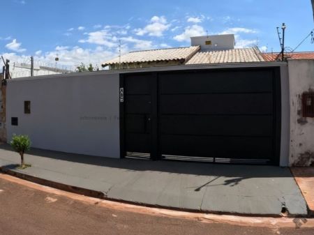 Casa-Térrea em Aero Rancho