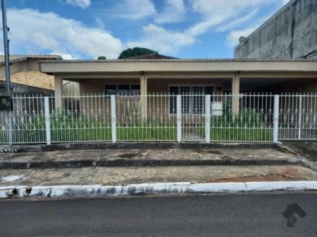 Casa-Térrea em Centro