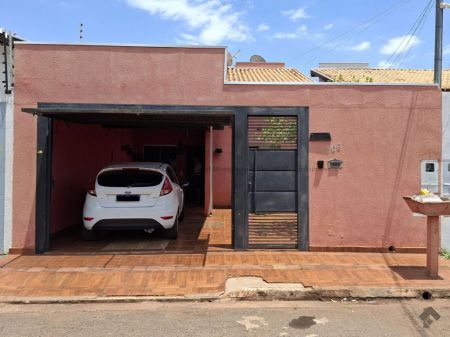 Casa-Térrea em Jardim Batistão