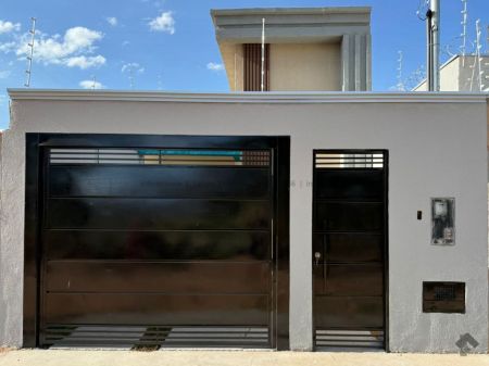 Casa-Térrea em Jardim Lagoa Dourada