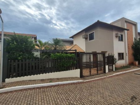 Sobrado-Condomínio em Chácara Cachoeira