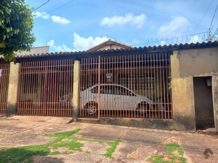 Casa-Térrea em Vila Marcos Roberto