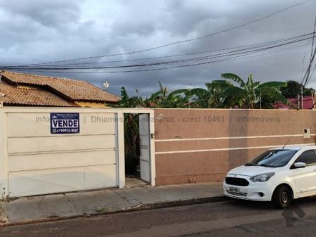 Casa-Térrea em Jardim Imá