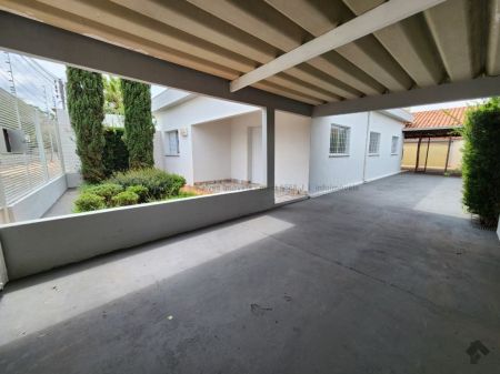 Casa-Térrea em Vila Sobrinho