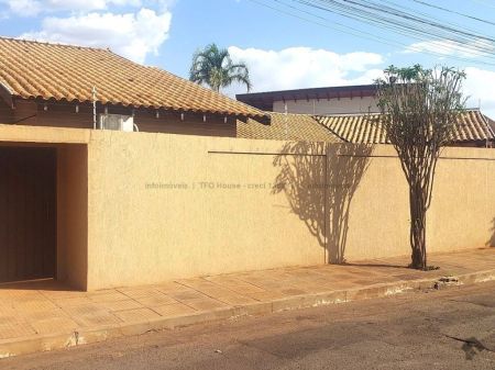 Casa-Térrea em Jardim Mansur