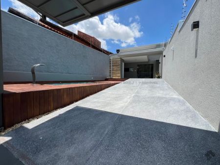 Casa-Térrea em Universitário