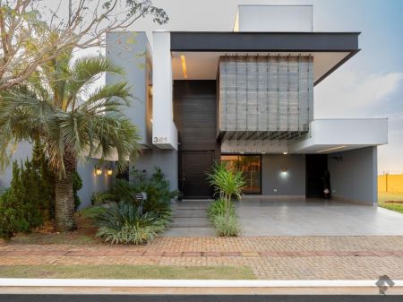 Sobrado-Condomínio em Residencial Alphaville III