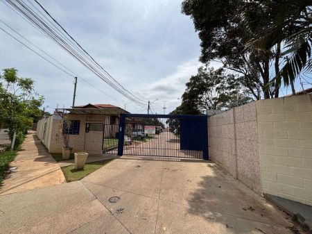 Casa-Térrea-Condomínio em Vila Carlota