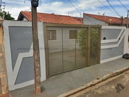 Casa-Térrea em Aero Rancho
