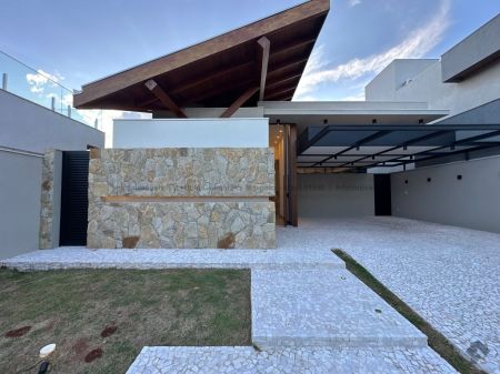 Casa-Térrea-Condomínio em Pq. Residencial Damha IV