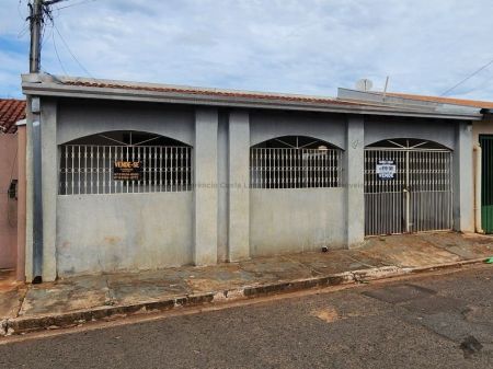 Casa-Térrea em Aero Rancho