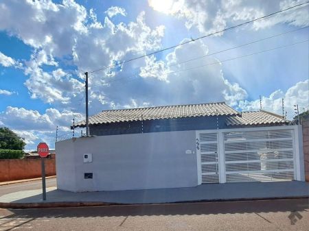 Casa-Térrea em Aero Rancho