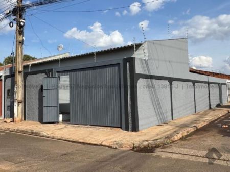 Casa-Térrea em Aero Rancho