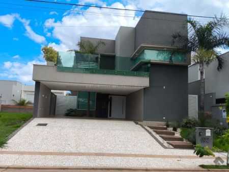 Sobrado-Condomínio em Pq. Residencial Damha III