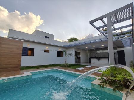 Casa-Térrea em Jardim Seminário