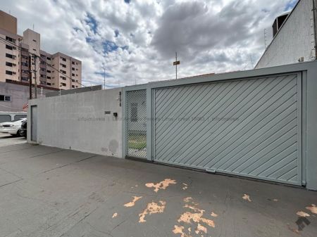 Casa-Térrea em Centro