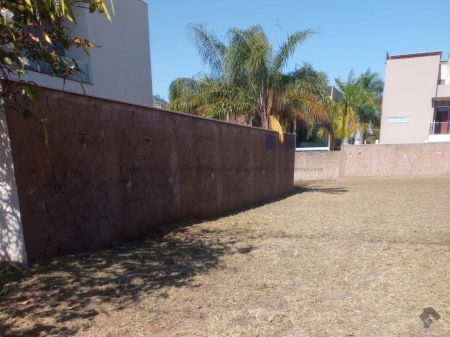 Terreno-Condomínio em Pq. Residencial Damha II