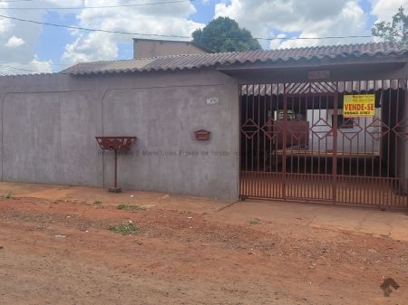 Casa-Térrea em Jardim Centenário