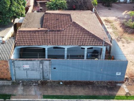 Casa-Térrea em Aero Rancho