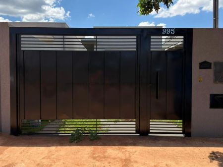 Casa-Térrea em Jardim Columbia