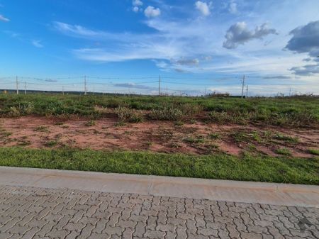 Terreno-Condomínio em Terras Alpha