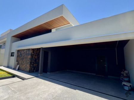 Casa-Térrea em Jardim Autonomista