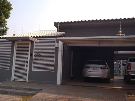 Casa-Térrea em Altos da Cidade