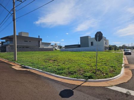 Terreno-Condomínio em Residencial Shalom