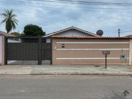 Casa-Térrea em Jardim Estrela Dalva I