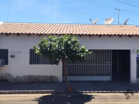 Casa-Térrea em Aero Rancho