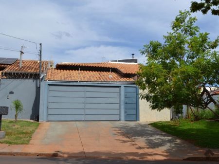 Casa-Térrea em Monte Castelo