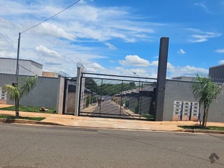 Casa-Térrea-Condomínio em Caiçara