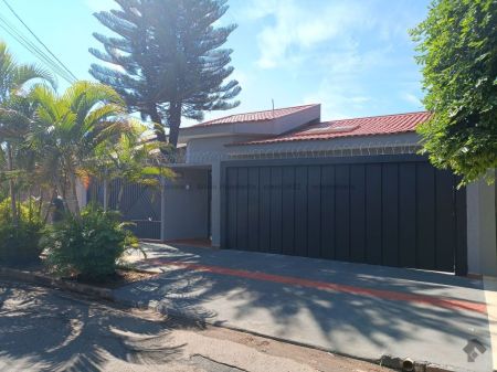 Casa-Térrea em Jardim Mansur